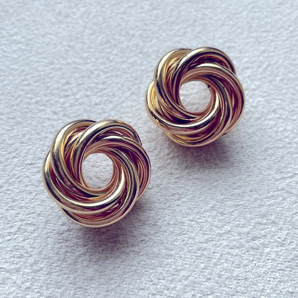 Biggie gold knot studs